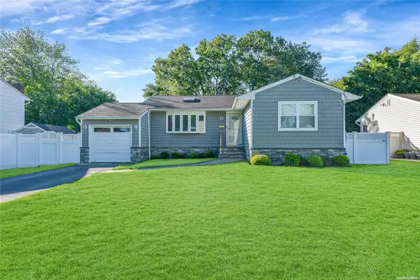 North Babylon, NY 11703,74 Ryder AVE