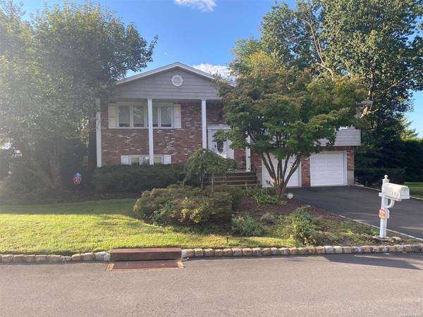 123 Lake Nanuet DR, Nanuet, NY 10954