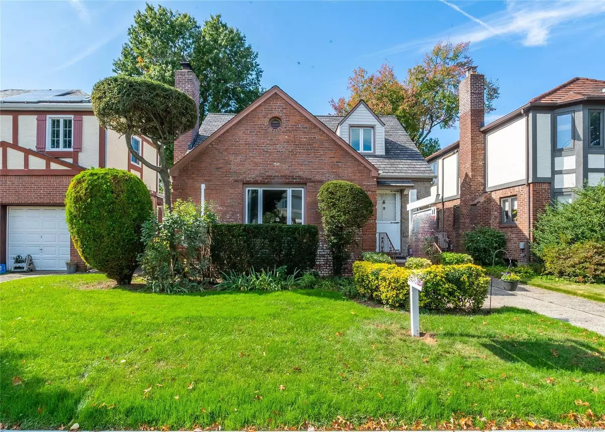 Fresh Meadows, NY 11366,73-26 192nd ST