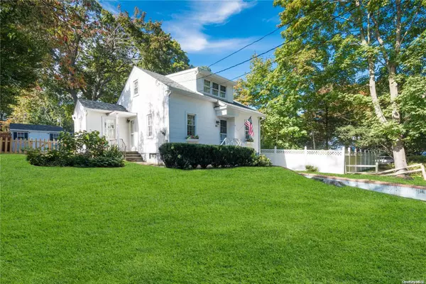 44 Amagansett DR, Sound Beach, NY 11789