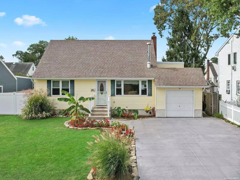 316 W 12th ST, Deer Park, NY 11729