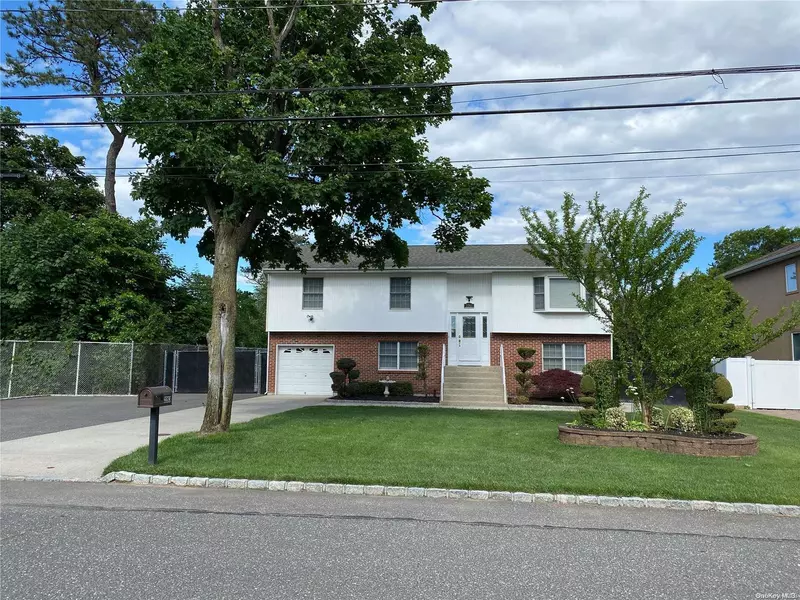 2283 Elm AVE, Ronkonkoma, NY 11779