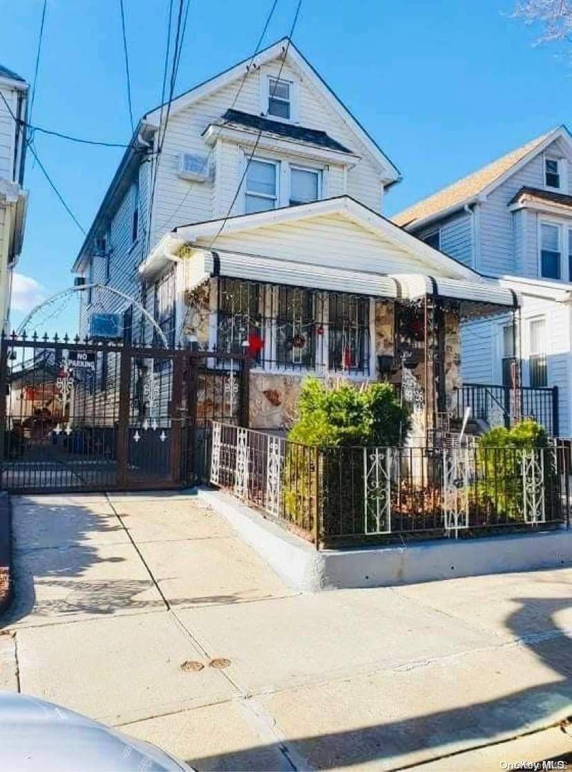 89-26 184th ST, Hollis, NY 11423