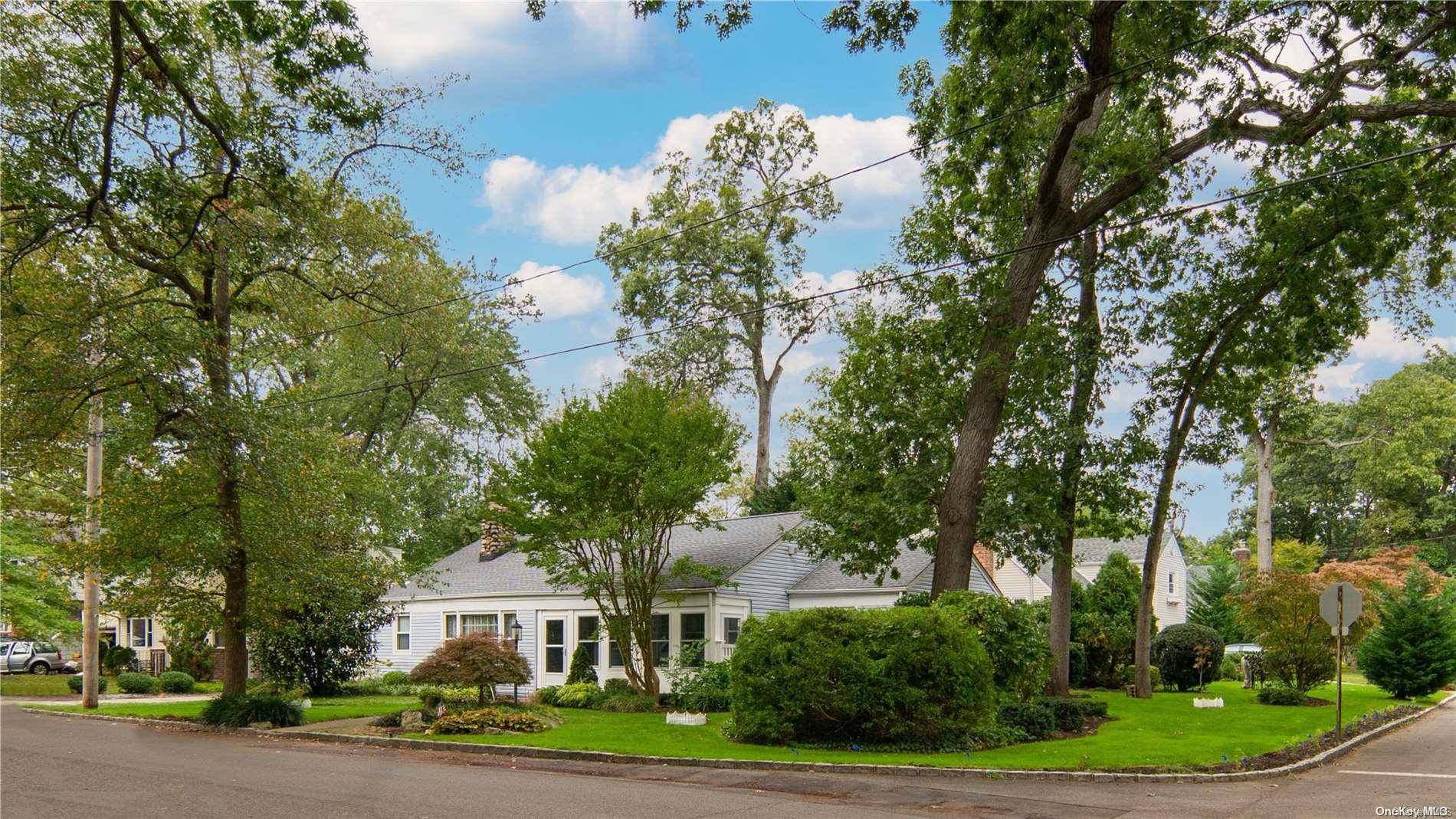 144 Linden ST, Malverne, NY 11565