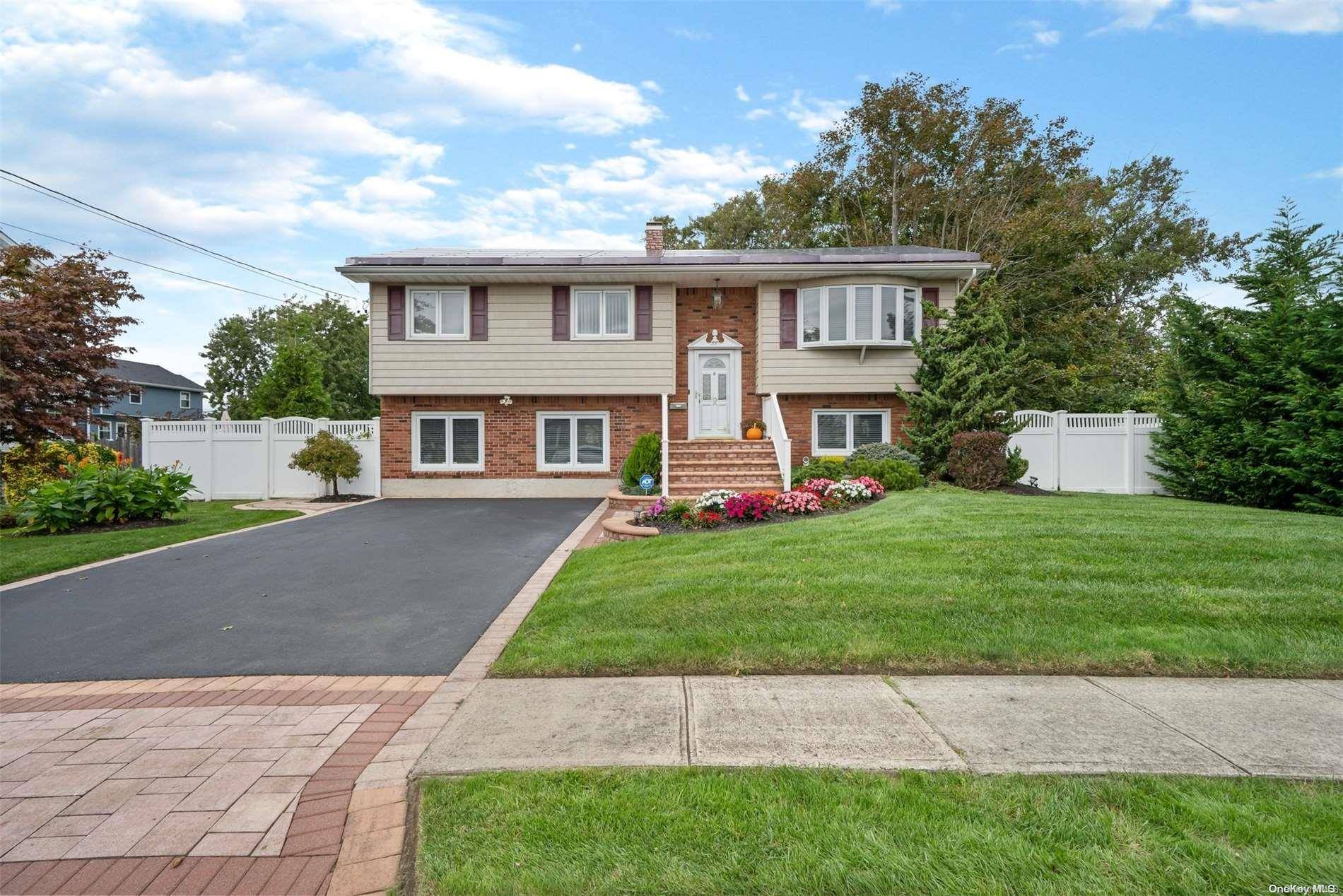 56 E Saltaire RD, Lindenhurst, NY 11757