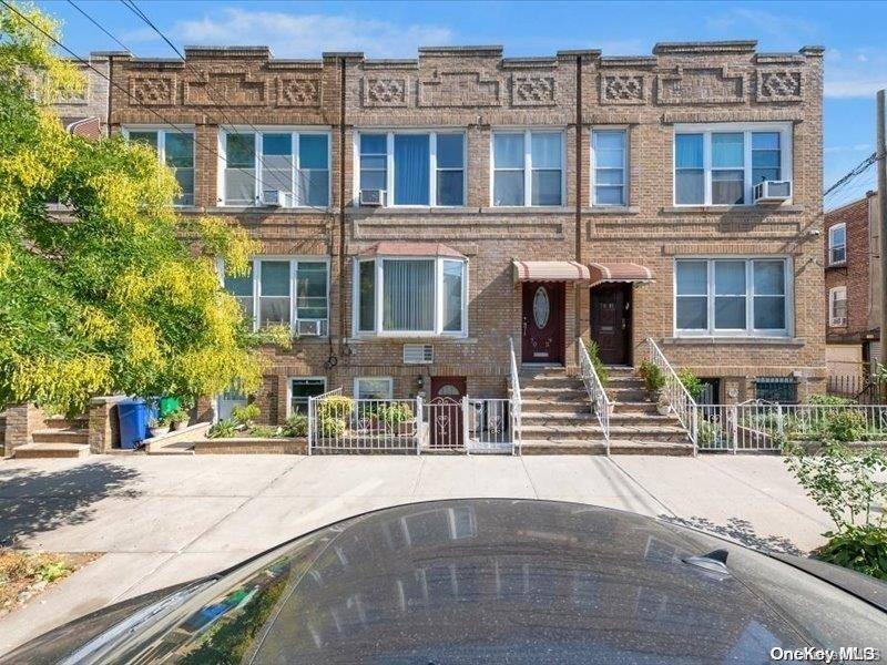 70-39 64 PL, Glendale, NY 11385