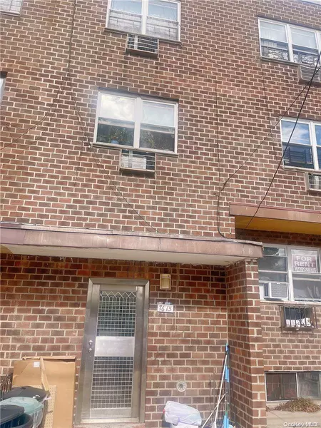 76-15 47 AVE #8, Elmhurst, NY 11373