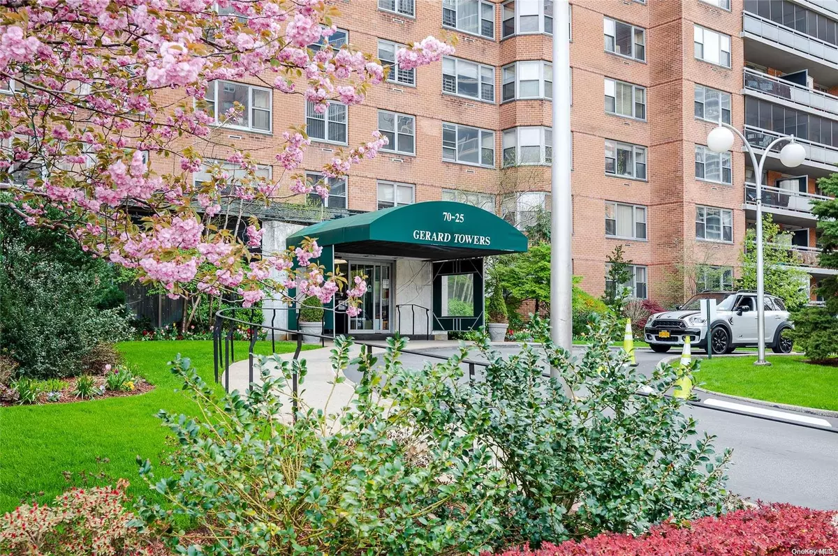 Forest Hills, NY 11375,70-25 Yellowstone BLVD #24J