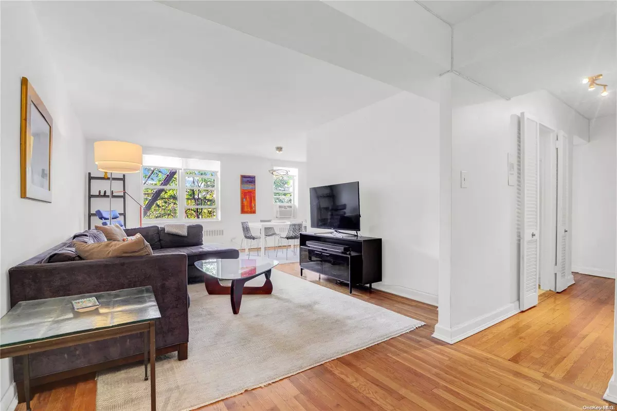 Astoria, NY 11106,31-85 Crescent ST #205