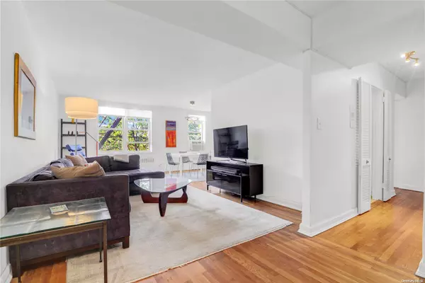 31-85 Crescent ST #205, Astoria, NY 11106