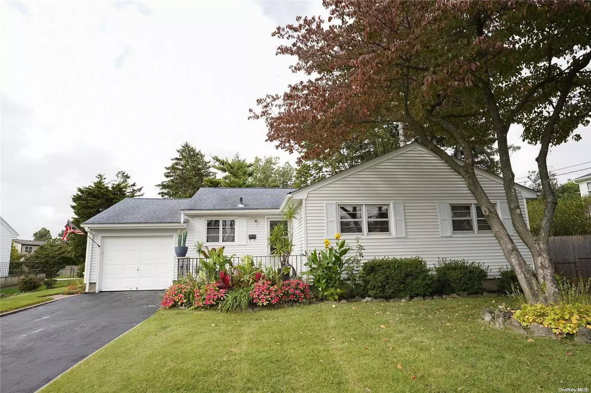 Plainview, NY 11803,6 Arthur Place