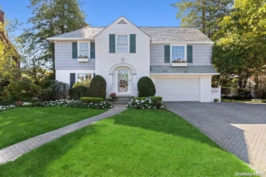 Rockville Centre, NY 11570,14 Bulson RD