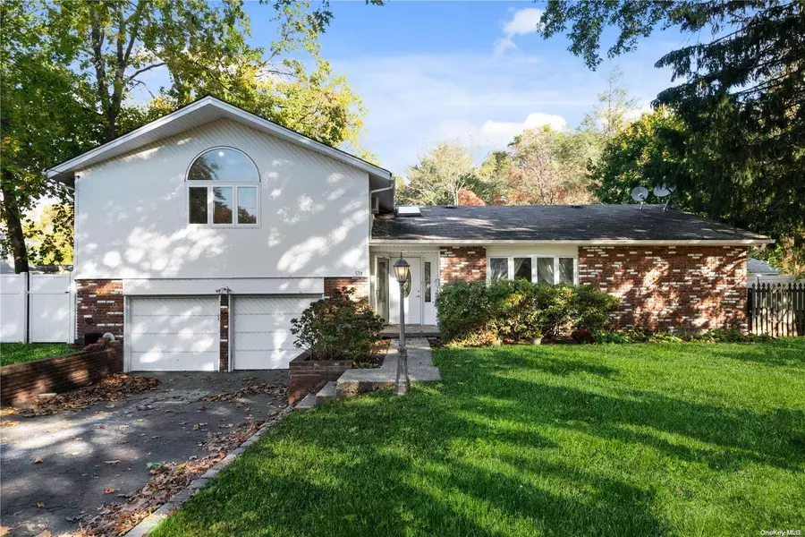 531 Livingston ST, Westbury, NY 11590
