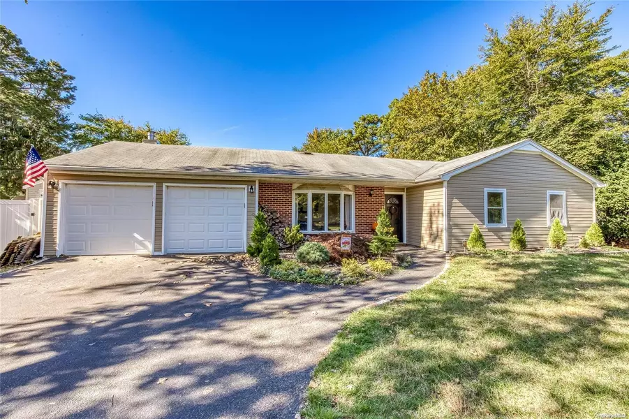 176 Wading River Hol RD, Middle Island, NY 11953