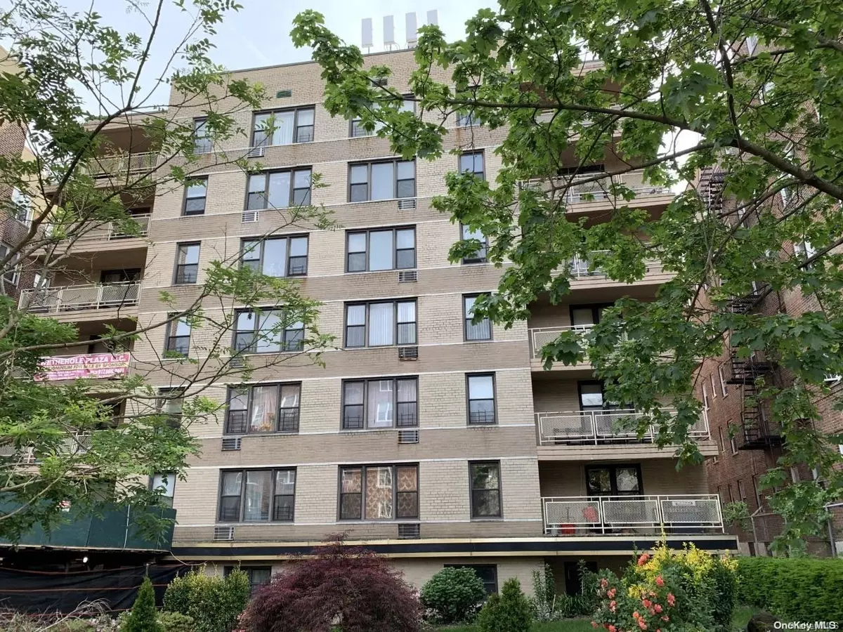 Rego Park, NY 11374,65-50 Wetherole ST #4R