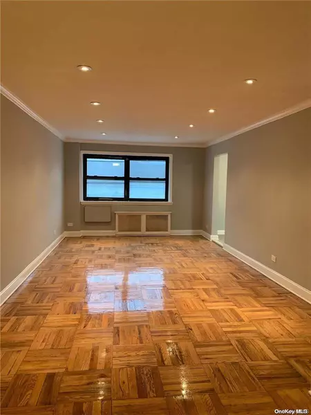 94-30 60th Ave #4J, Elmhurst, NY 11373