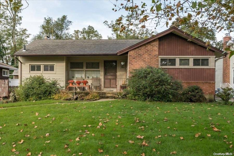 1463 Dieman LN, East Meadow, NY 11554