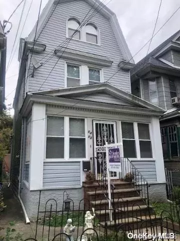 Woodhaven, NY 11421,8405 96 Street