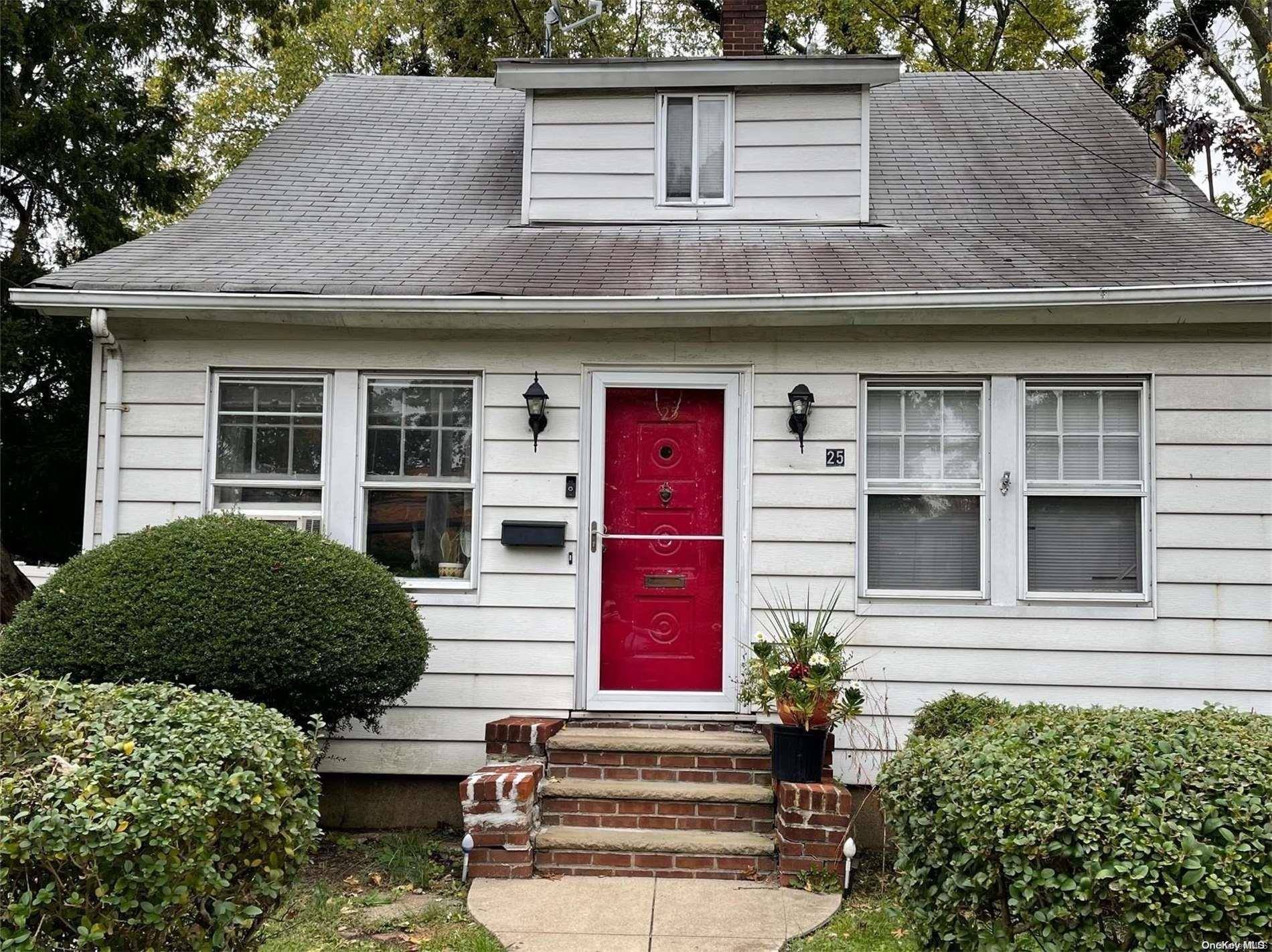 Albertson, NY 11507,25 Searingtown RD