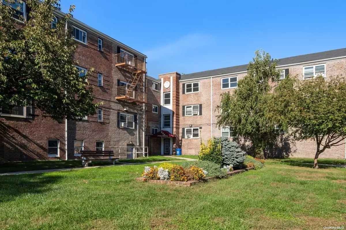 Forest Hills, NY 11375,6606 Grand Central Pkwy #3A