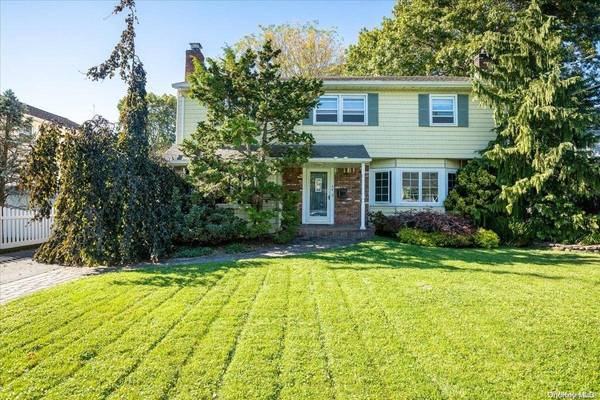 54 Charles AVE, Massapequa Park, NY 11762