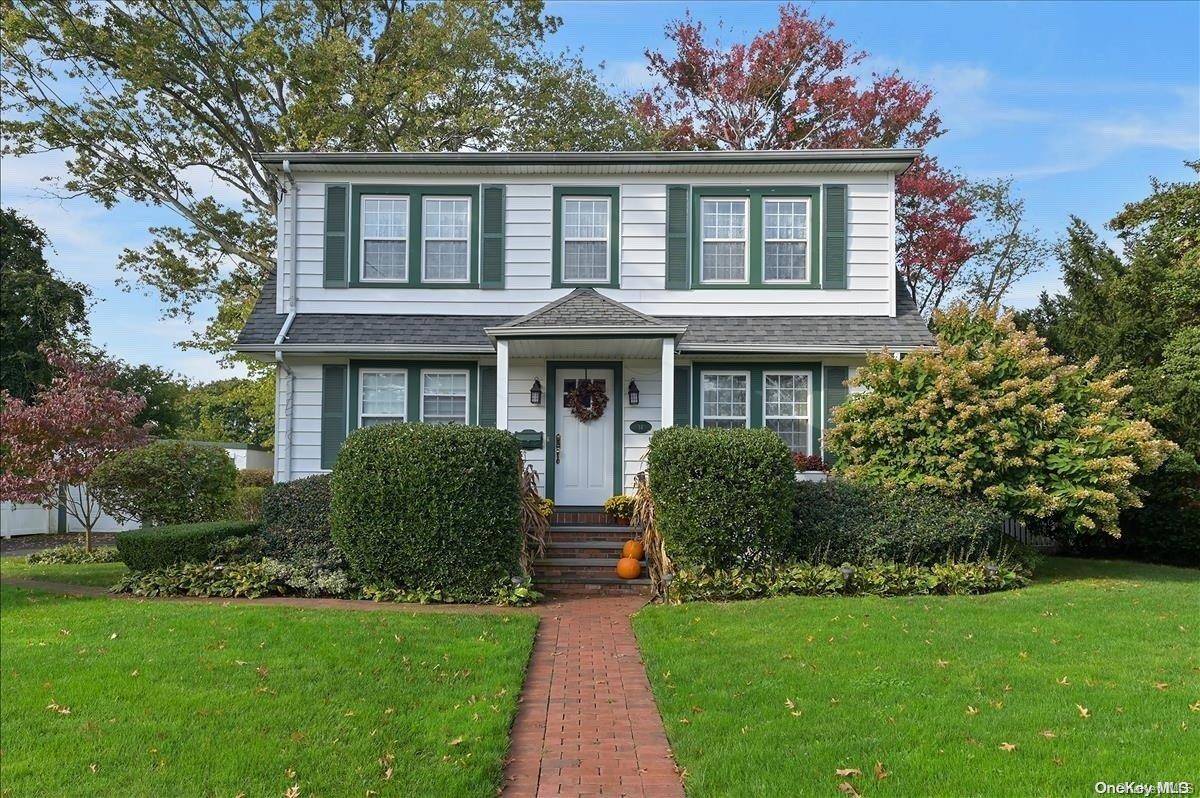 14 Raymond CT, Garden City, NY 11530