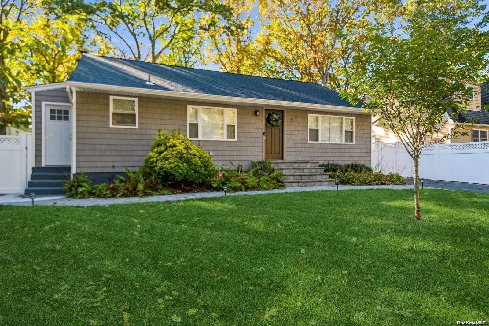 32 Stuyvesant ST, Huntington, NY 11743