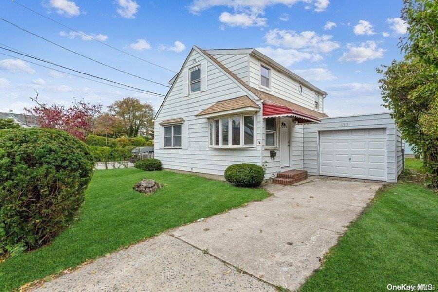 192 W John ST, Hicksville, NY 11801