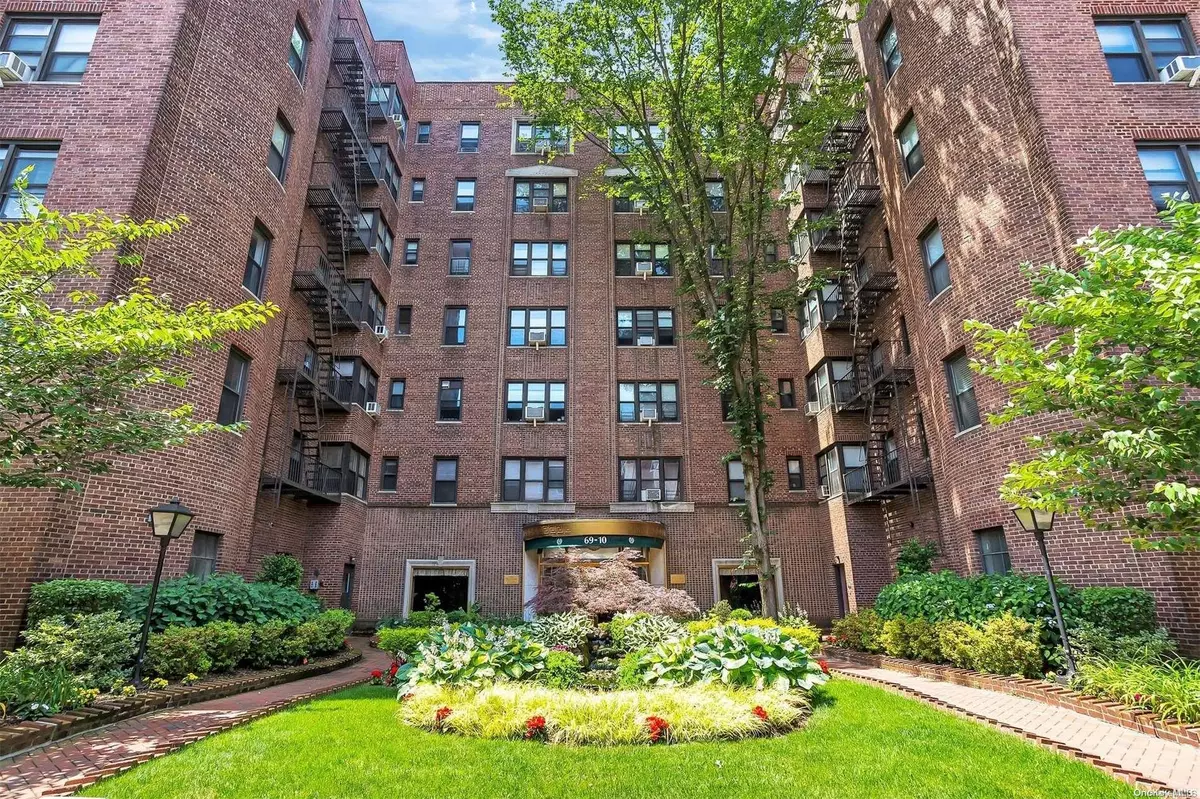 Forest Hills, NY 11375,69-10 Yellowstone BLVD #509