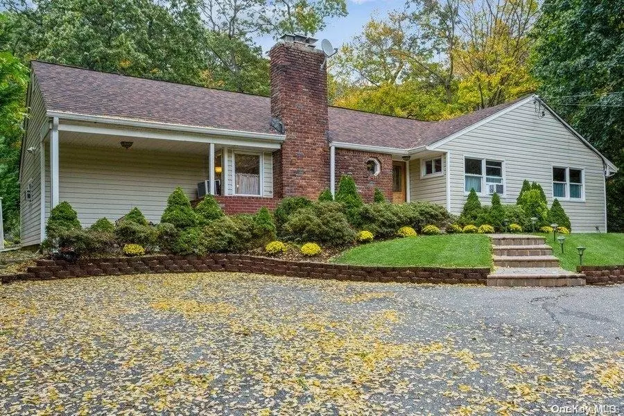Huntington, NY 11743,664 Park AVE