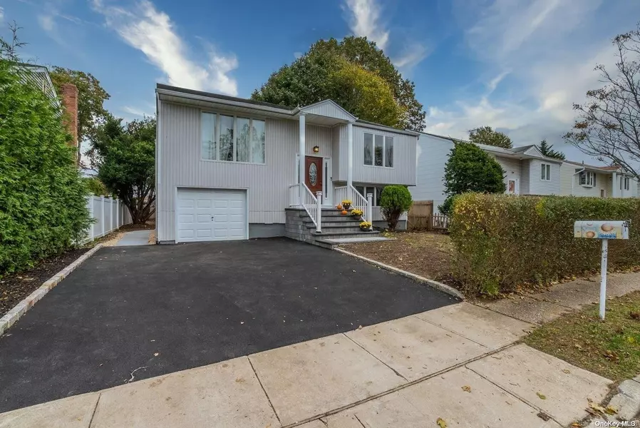 24 Ashwood CT, East Northport, NY 11731