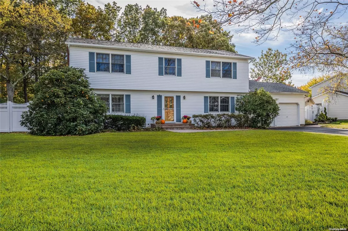 South Setauket, NY 11720,6 Marblestone LN