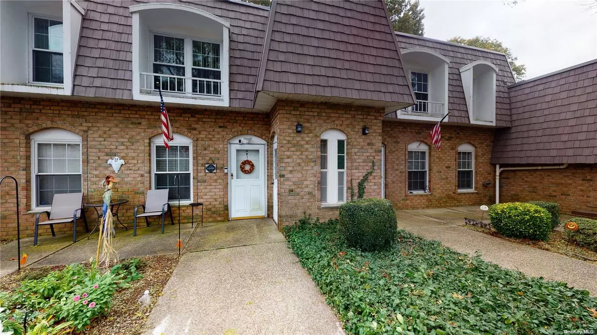 Coram, NY 11727,655 Middle Country RD #2E1