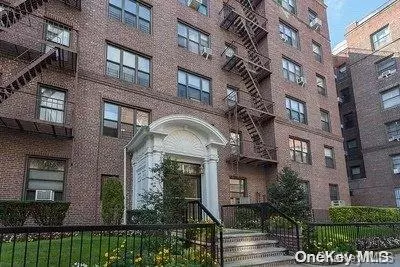 73-20 Austin ST #2G, Forest Hills, NY 11375