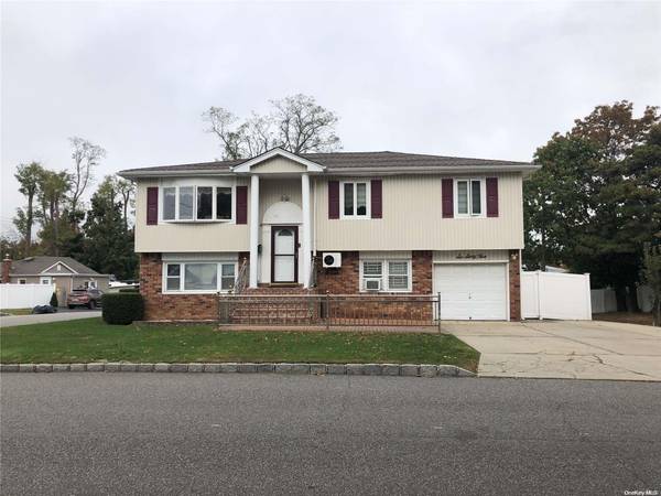 665 Windmill AVE, West Babylon, NY 11704