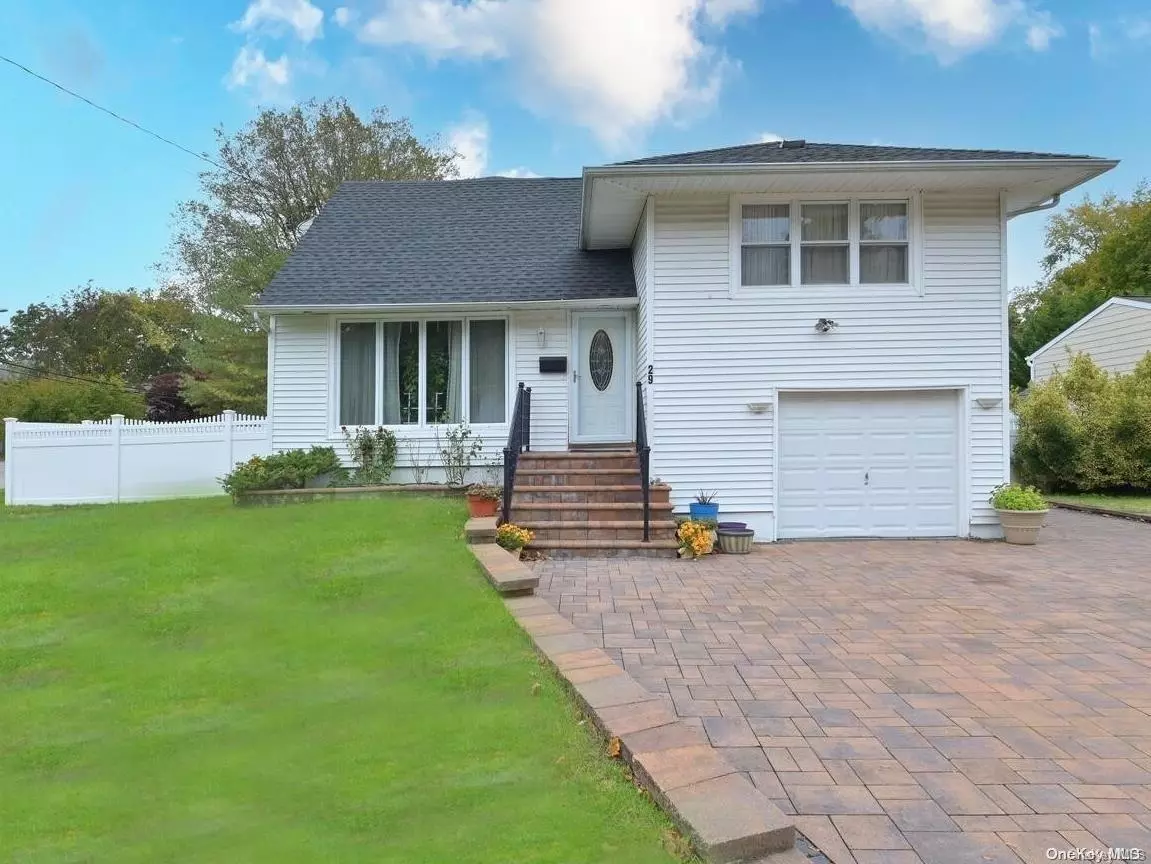 South Huntington, NY 11746,29 Bowden DR