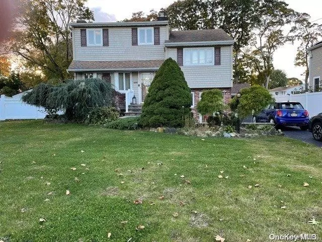 West Islip, NY 11795,550 Peter Paul DR