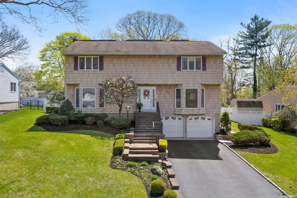 Smithtown, NY 11787,8 Bonny CT