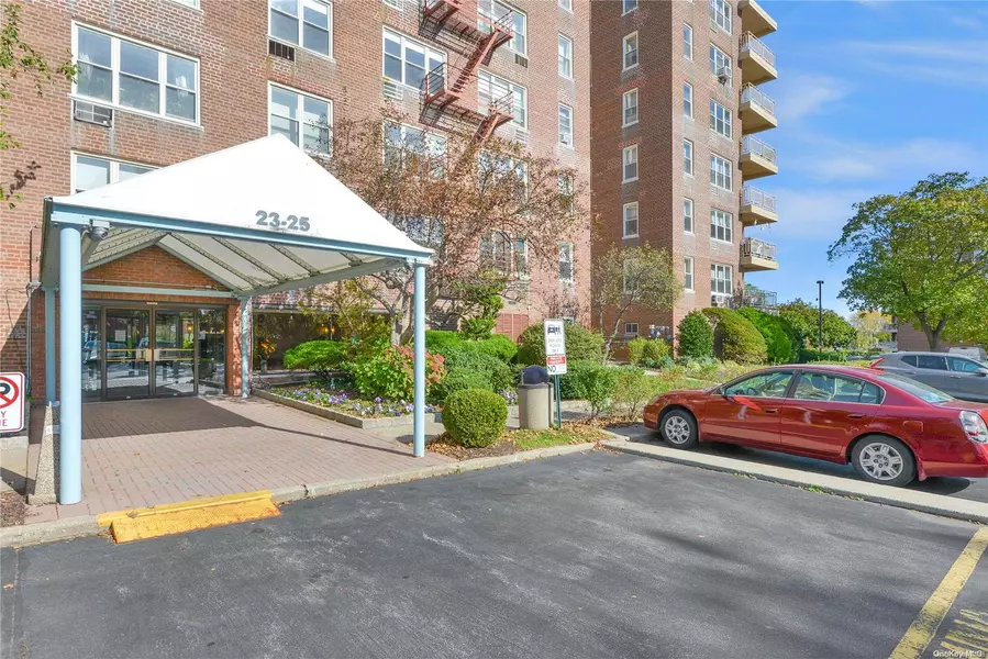 23-25 Bell Blvd #3E, Bayside, NY 11360