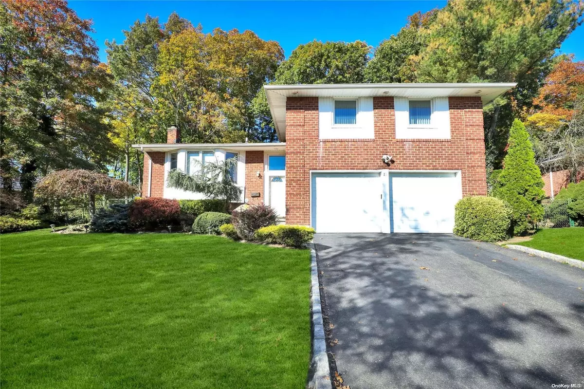 Plainview, NY 11803,21 Elmwood CT