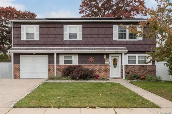 337 S 12th ST, Lindenhurst, NY 11757