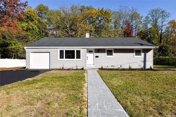26 Meadowfield LN, Glen Cove, NY 11542