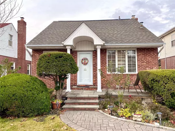 54 Wilton Street, New Hyde Park, NY 11040