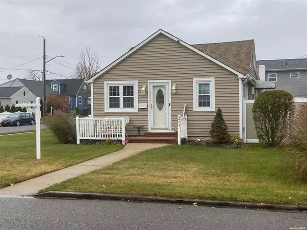 203 E Shore RD, Lindenhurst, NY 11757