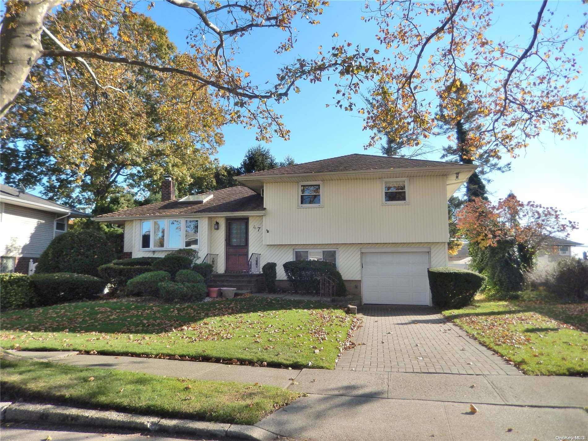 47 Eileen AVE, Plainview, NY 11803