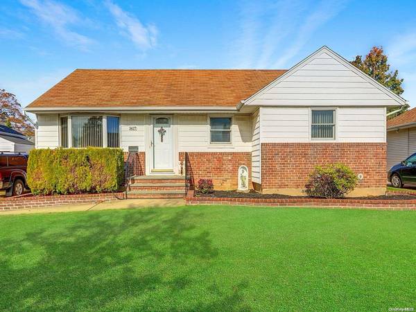 3627 Hunt RD, Wantagh, NY 11793