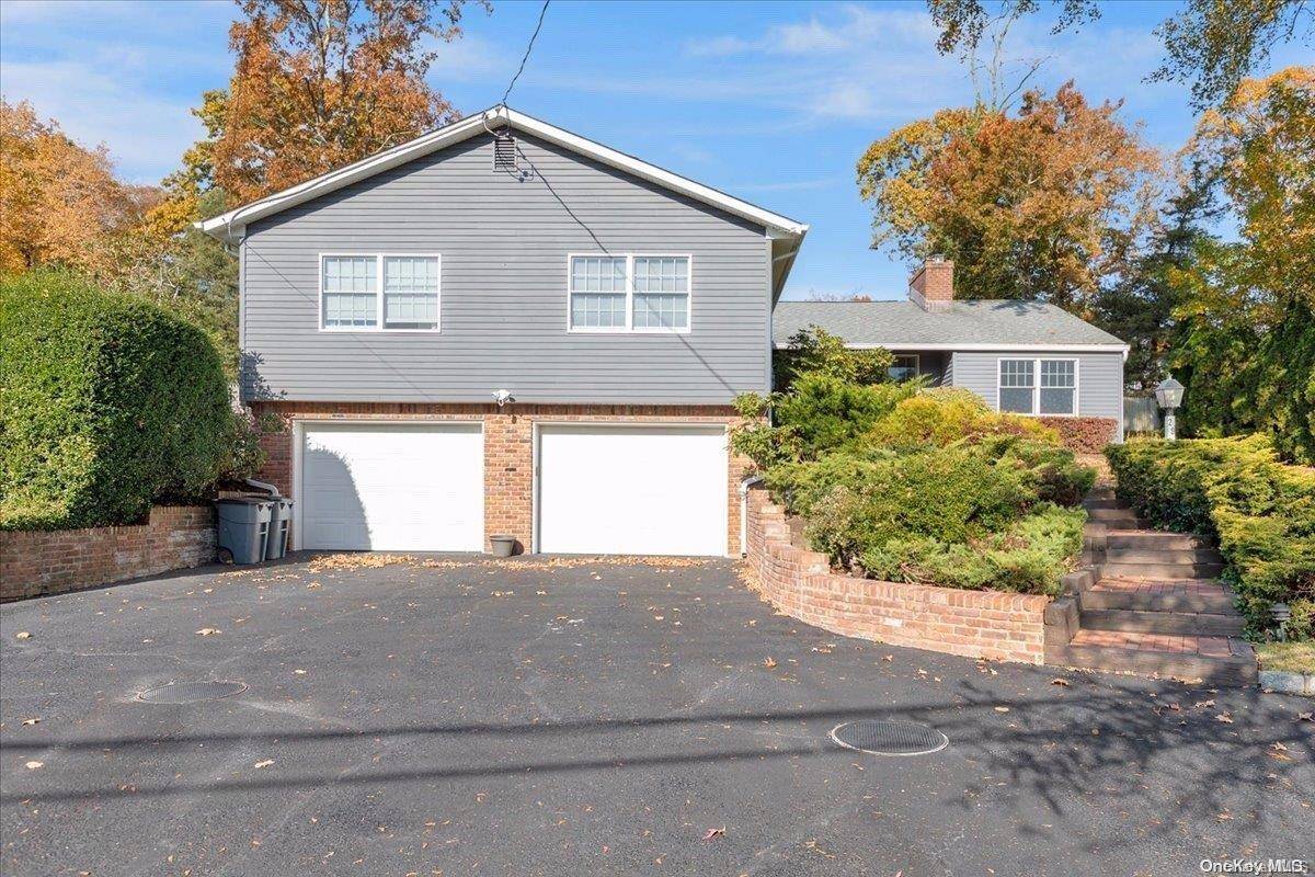 29 Eckernkamp DR, Smithtown, NY 11787
