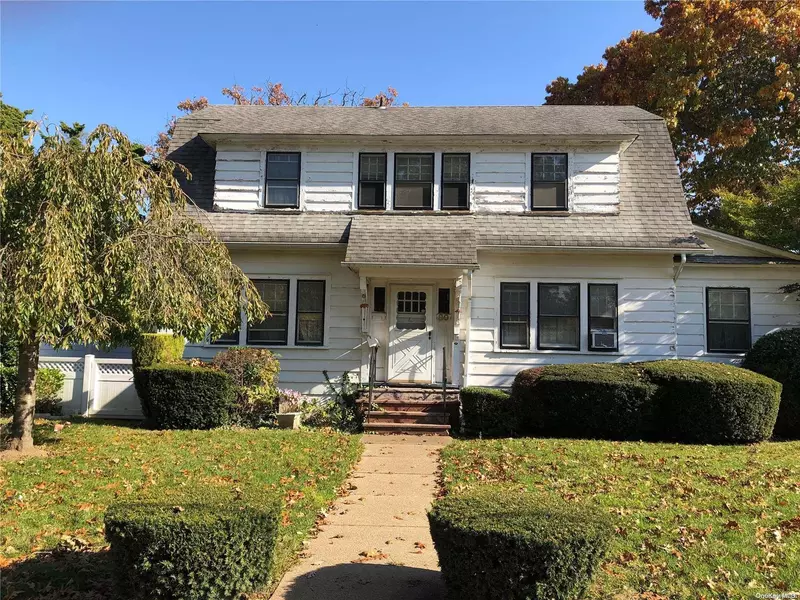 80 Melrose AVE, Lynbrook, NY 11563