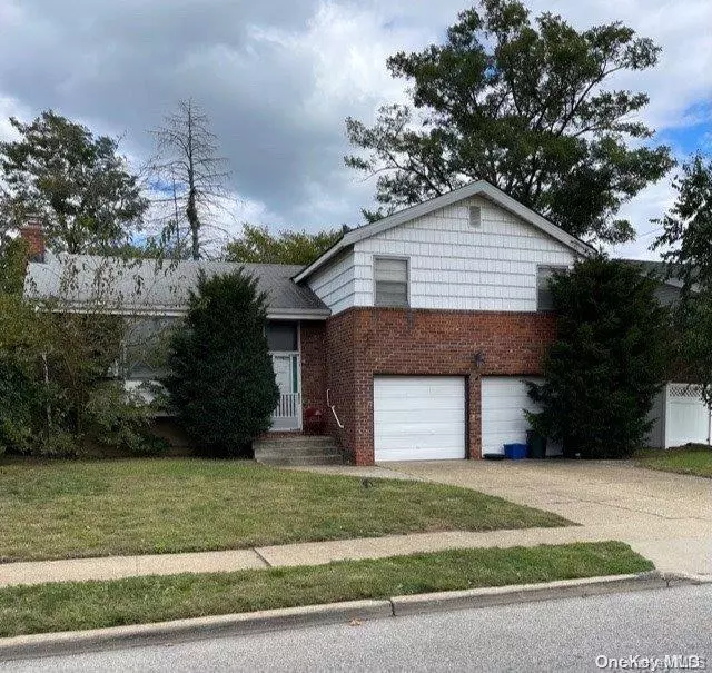 Baldwin, NY 11510,3245 Bertha DR