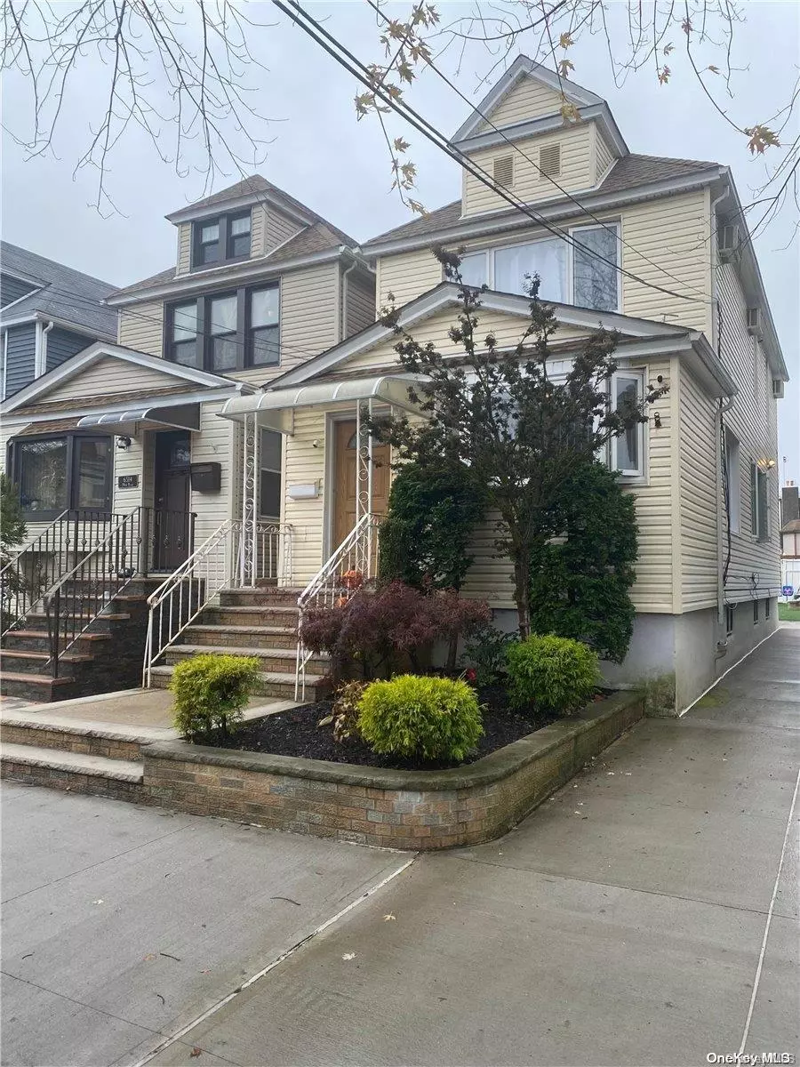 Middle Village, NY 11379,65-12 79th PL